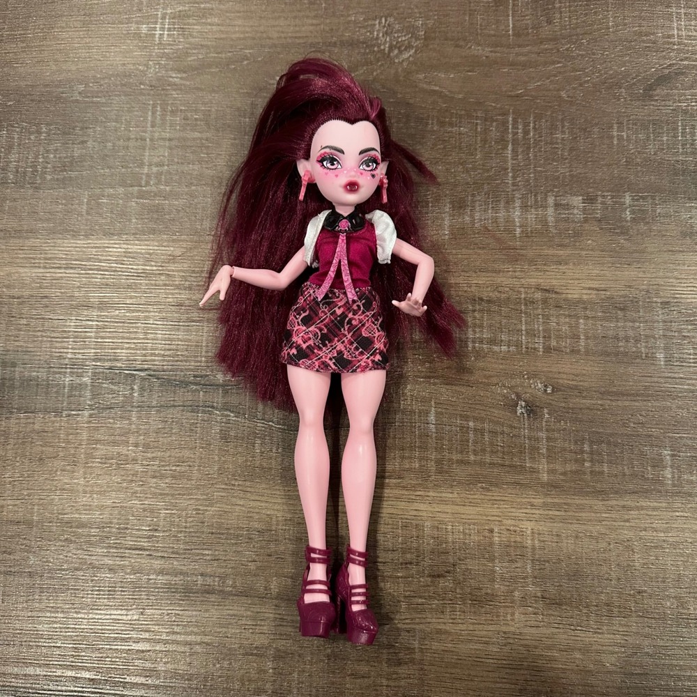 Monster High Draculaura G3 Core Doll Plaid Skirt Pink Black 10 Inch Mattel 2021